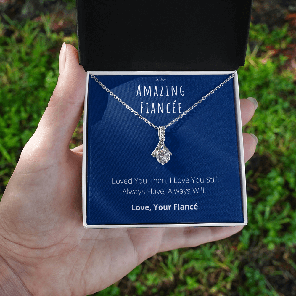 Best Gifts 305-To My Amazing Fiancée Alluring Beauty Necklace
